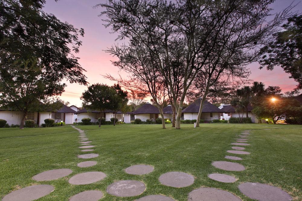 Protea Hotel By Marriott Oudtshoorn Riempie Estate Eksteriør billede