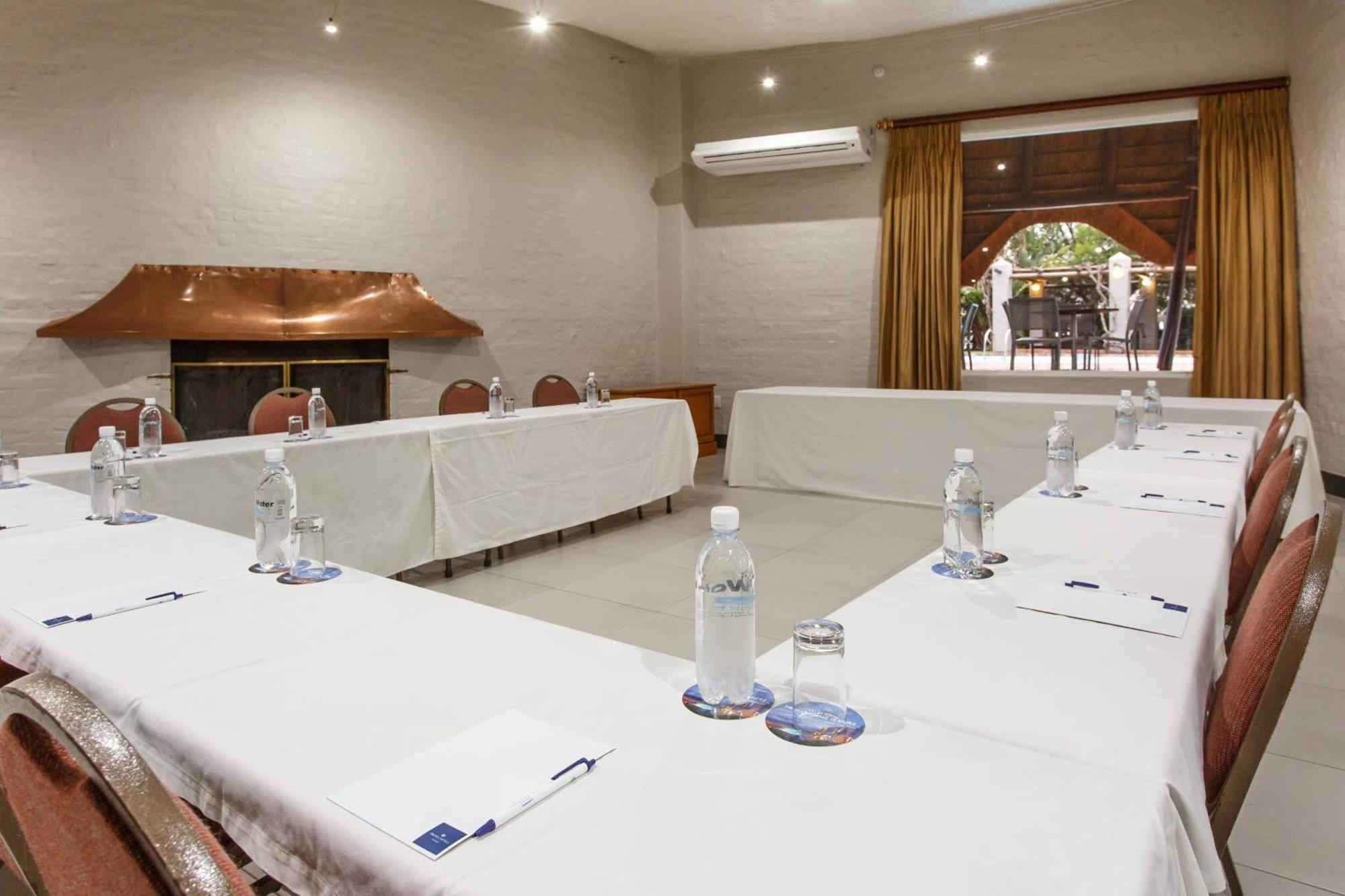 Protea Hotel By Marriott Oudtshoorn Riempie Estate Eksteriør billede