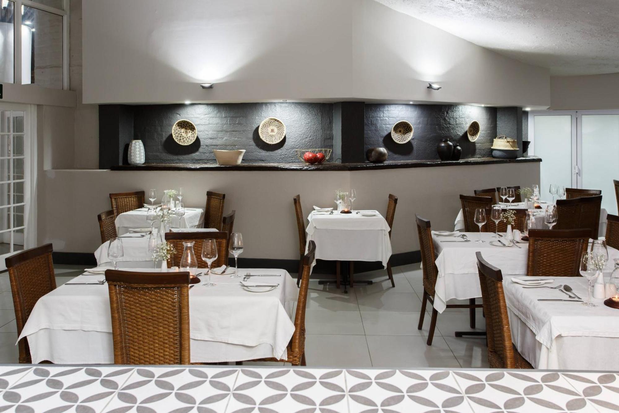 Protea Hotel By Marriott Oudtshoorn Riempie Estate Eksteriør billede