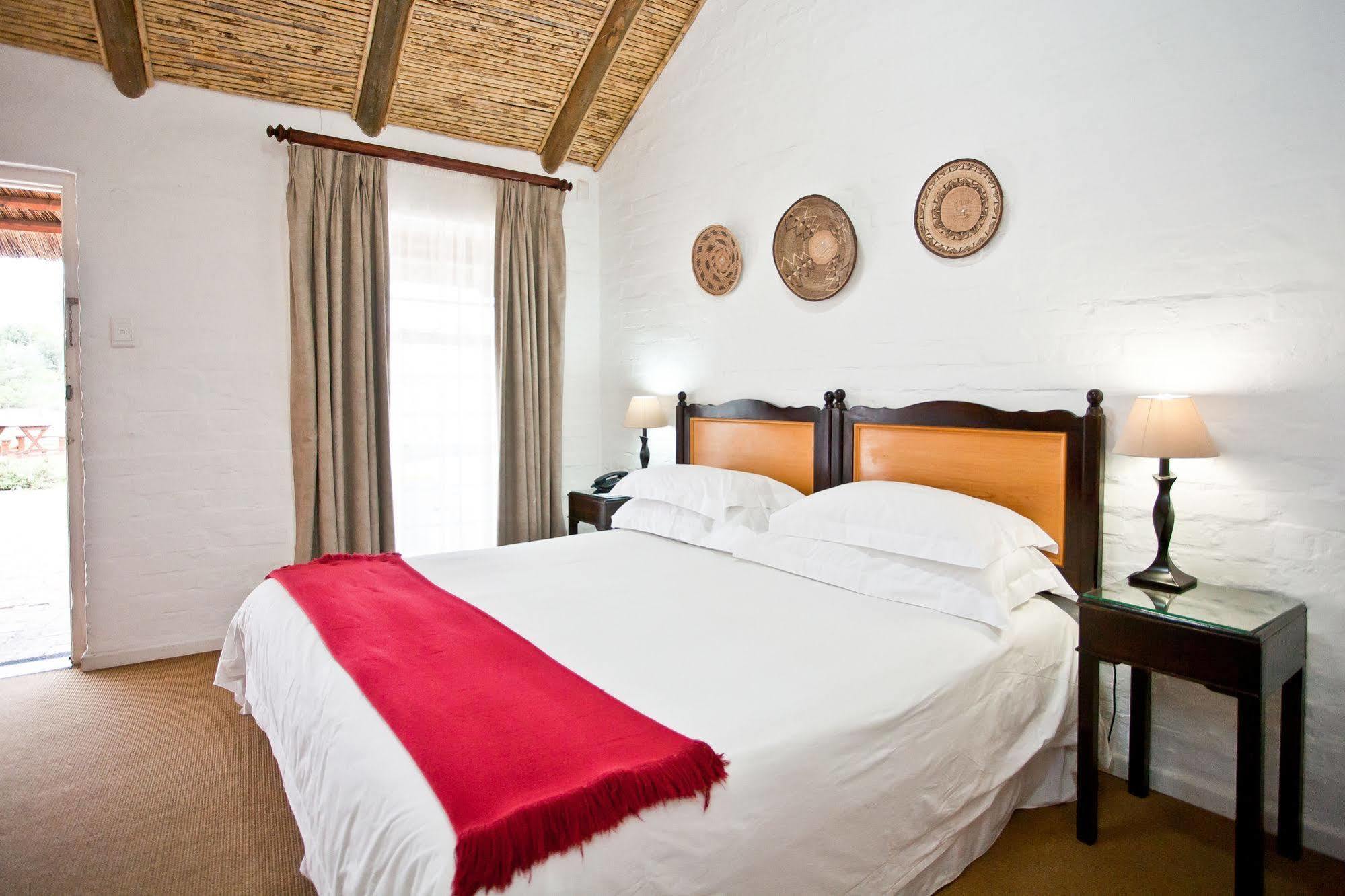 Protea Hotel By Marriott Oudtshoorn Riempie Estate Eksteriør billede